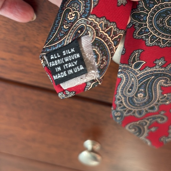 Christian Dior men’s tie 100% silk Paisley red/blue fabric Italy made in USA - Picture 5 of 8